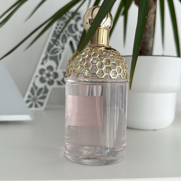 Guerlain Flora Cherrysia - Picture 2 of 6